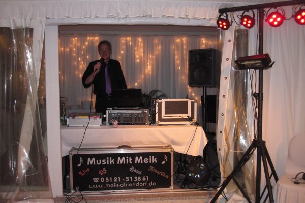 DJ Meik im Hochzeitszelt